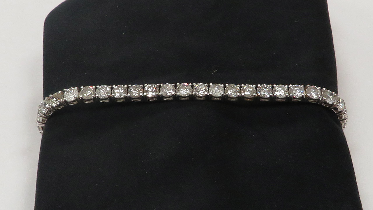 3rd Image of a N/A WHITE GOLD ROUND BRILLIANT CUT DIAMOND BRACELET