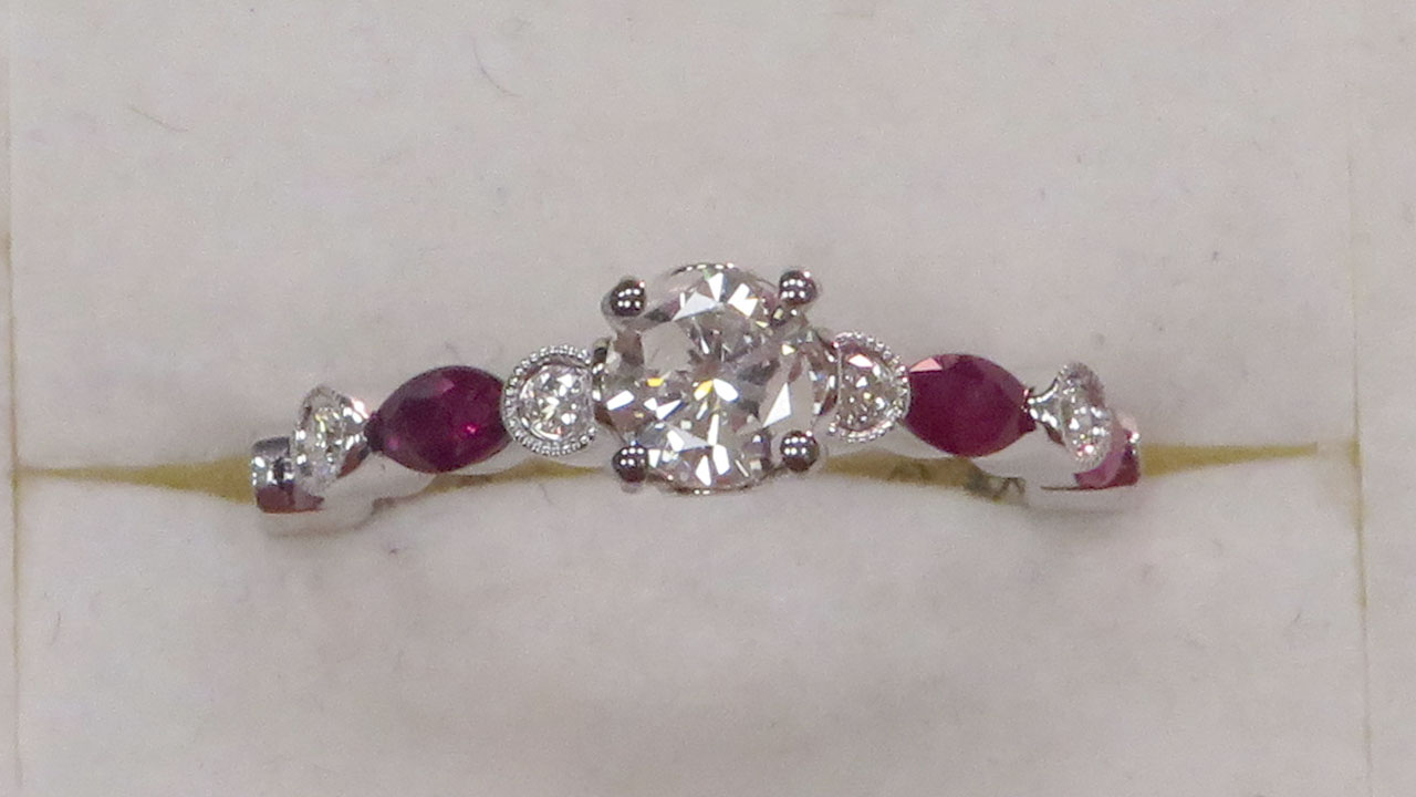0th Image of a N/A 18K GOLD DIAMOND AND RUBY RING