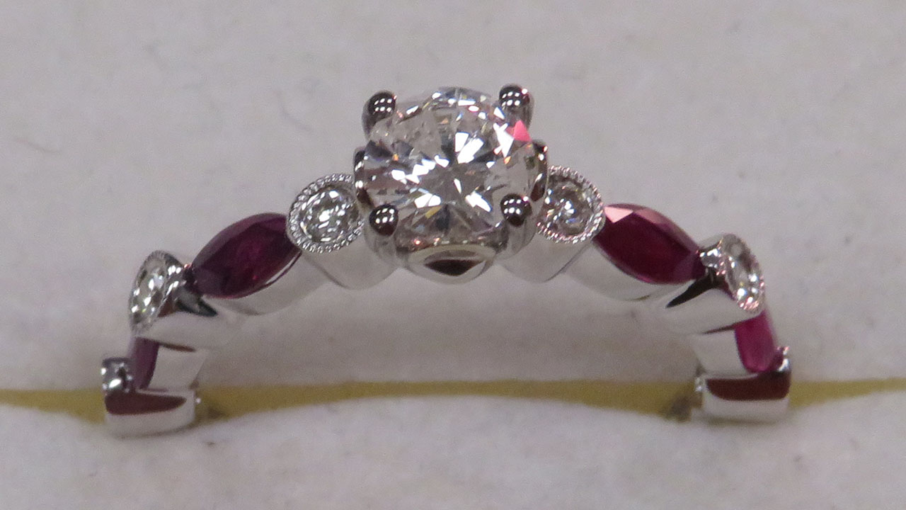 2nd Image of a N/A 18K GOLD DIAMOND AND RUBY RING