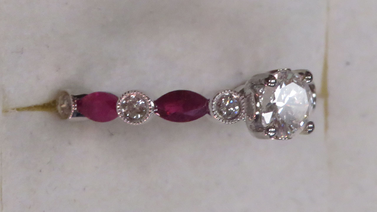 3rd Image of a N/A 18K GOLD DIAMOND AND RUBY RING