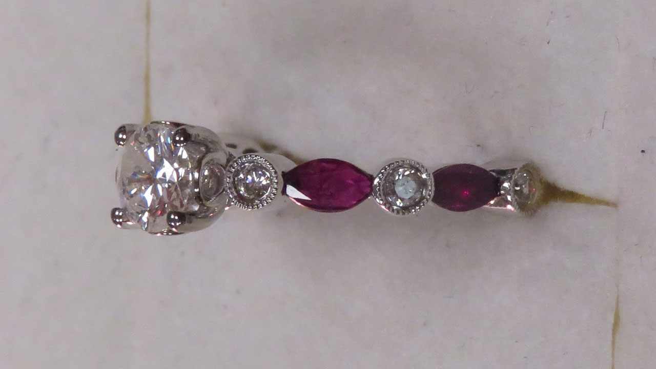 4th Image of a N/A 18K GOLD DIAMOND AND RUBY RING