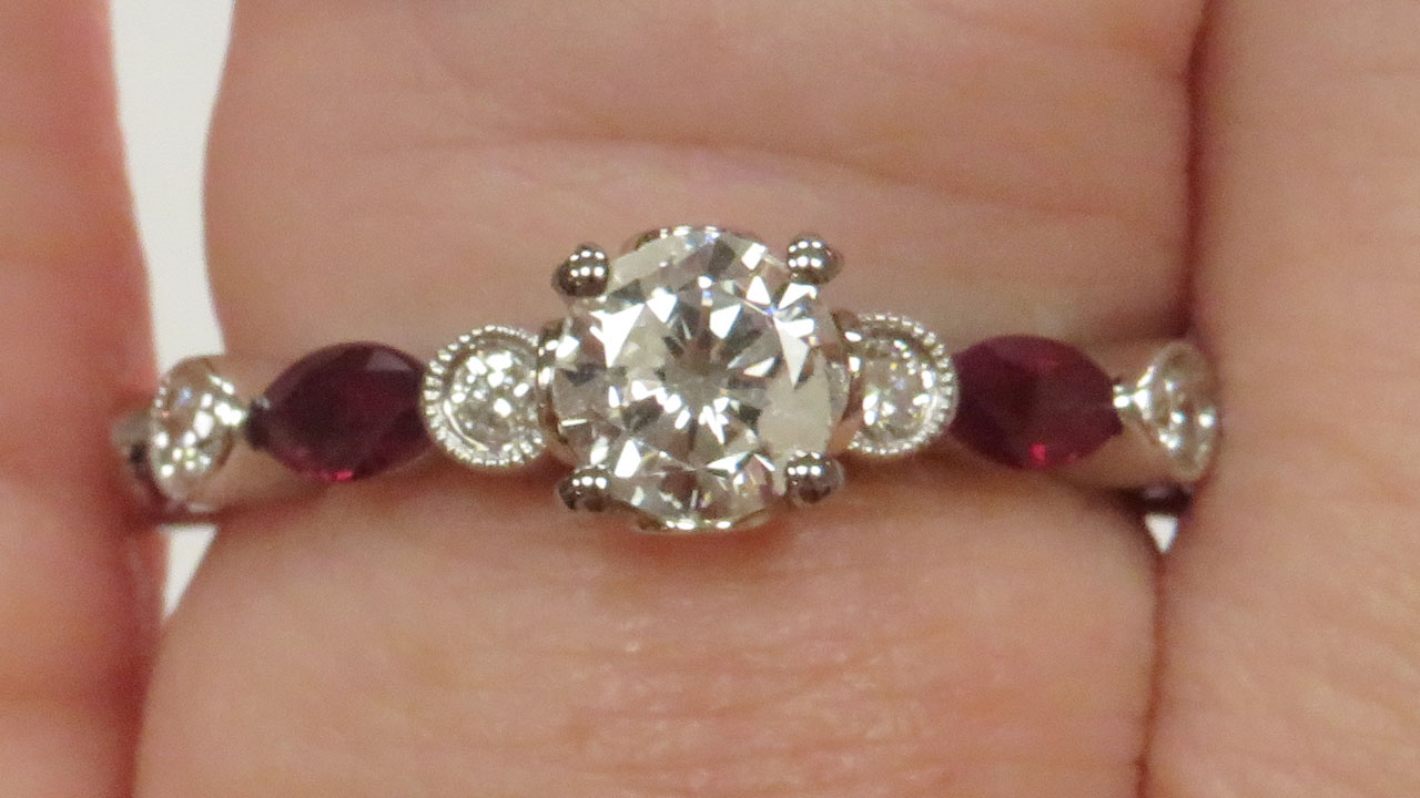 5th Image of a N/A 18K GOLD DIAMOND AND RUBY RING