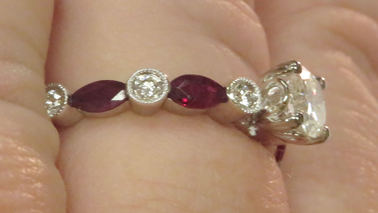 6th Image of a N/A 18K GOLD DIAMOND AND RUBY RING