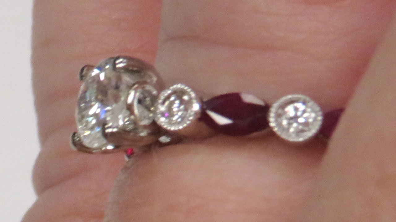 7th Image of a N/A 18K GOLD DIAMOND AND RUBY RING