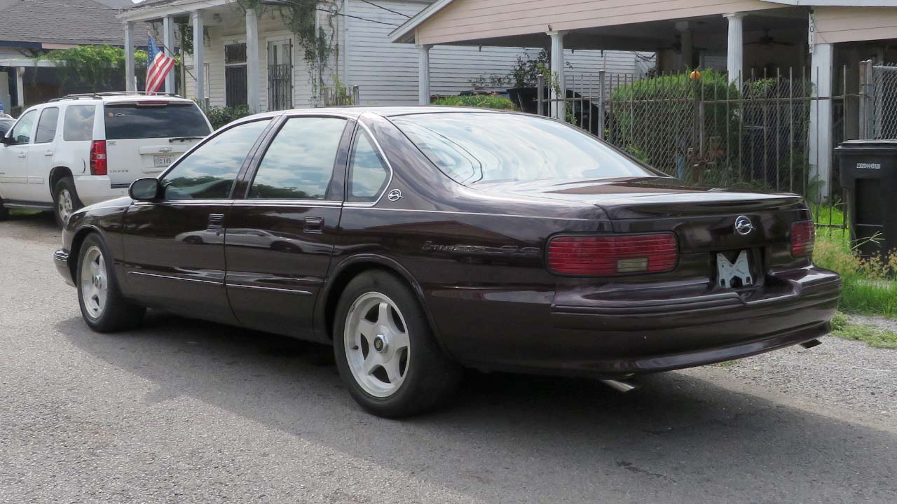 2nd Image of a 1996 CHEVROLET CAPRICE CLASSIC OR IMPALA SS