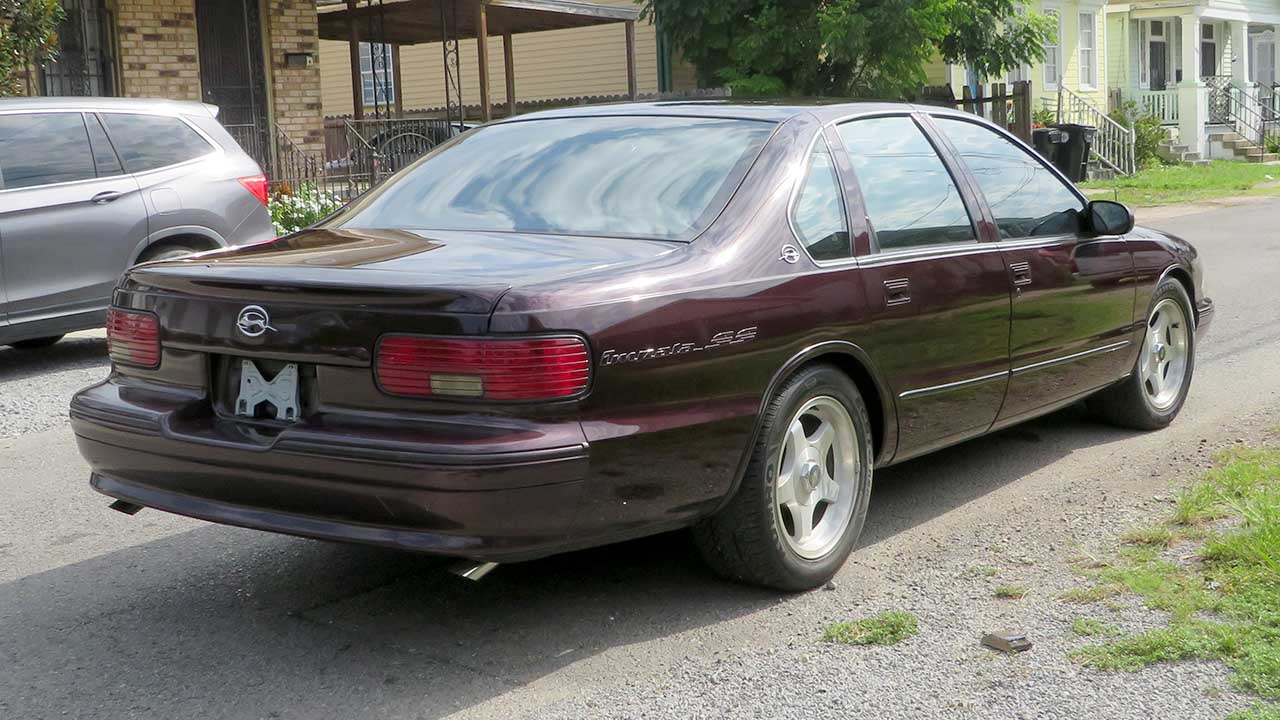 3rd Image of a 1996 CHEVROLET CAPRICE CLASSIC OR IMPALA SS