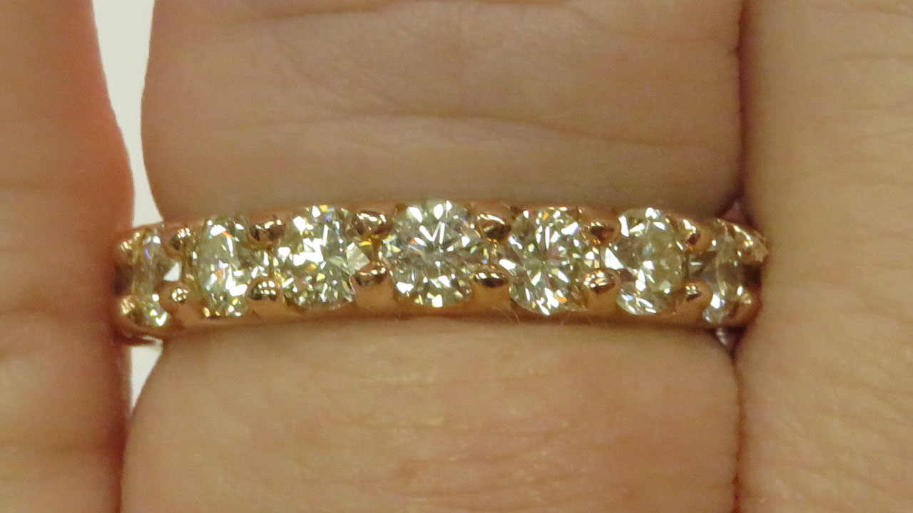 3rd Image of a N/A 14K ROSE GOLD DIAMOND BAND