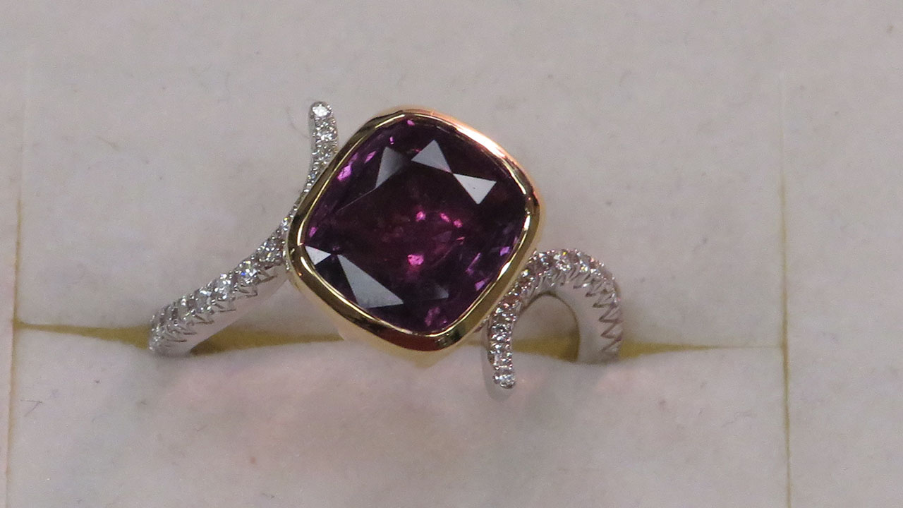 0th Image of a N/A 18K GOLD SAPPHIRE & DIAMOND RING