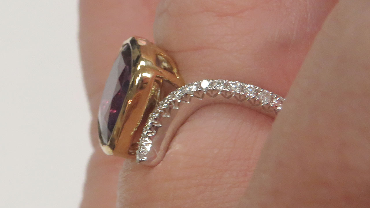 3rd Image of a N/A 18K GOLD SAPPHIRE & DIAMOND RING