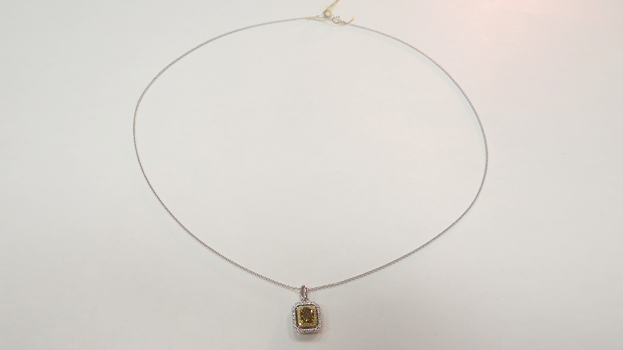 1st Image of a N/A 14K GOLD DIAMOND PENDANT