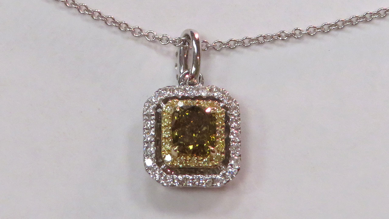 2nd Image of a N/A 14K GOLD DIAMOND PENDANT