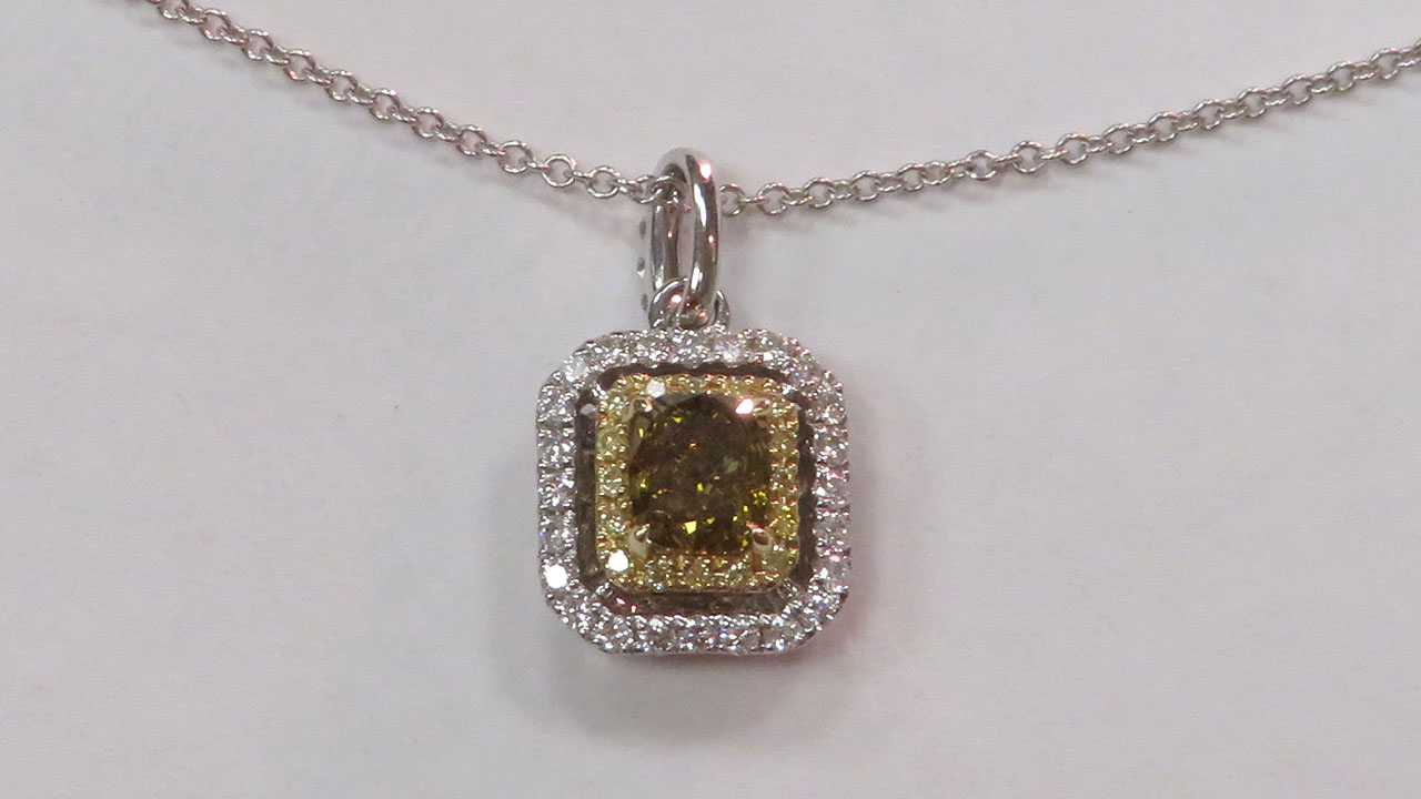 3rd Image of a N/A 14K GOLD DIAMOND PENDANT