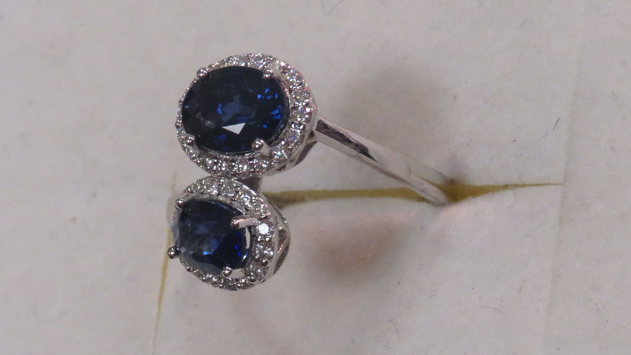 2nd Image of a N/A 18K BLUE SAPPHIRE & DIAMOND RING