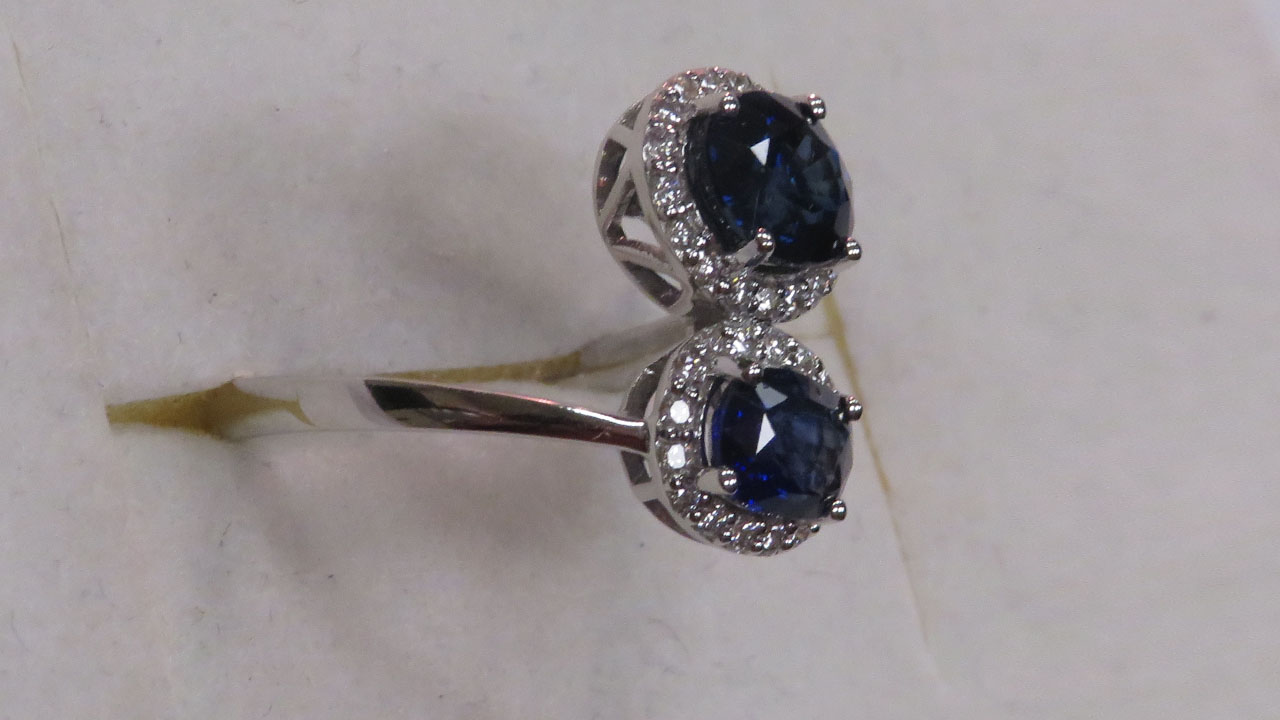 3rd Image of a N/A 18K BLUE SAPPHIRE & DIAMOND RING
