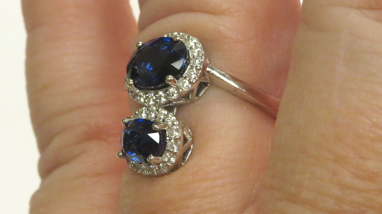 5th Image of a N/A 18K BLUE SAPPHIRE & DIAMOND RING