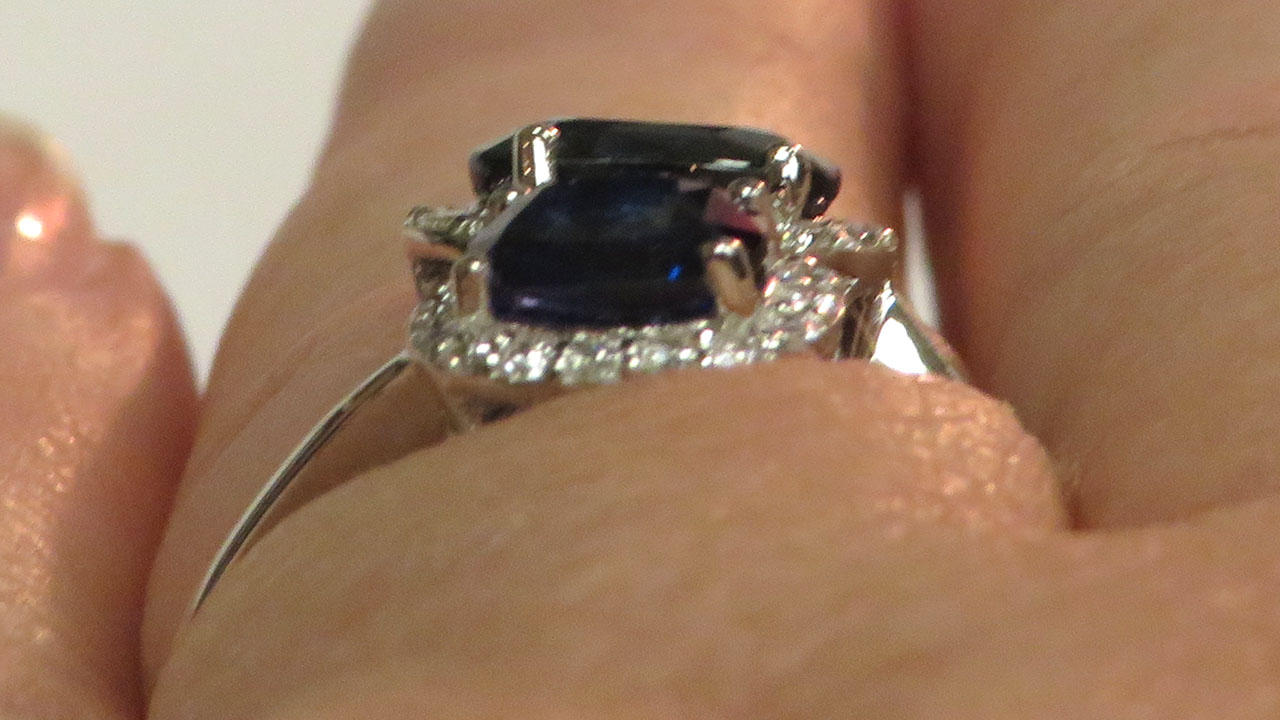 7th Image of a N/A 18K BLUE SAPPHIRE & DIAMOND RING