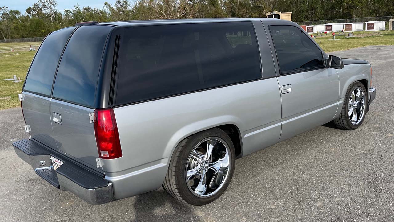 2nd Image of a 1999 CHEVROLET TAHOE LS