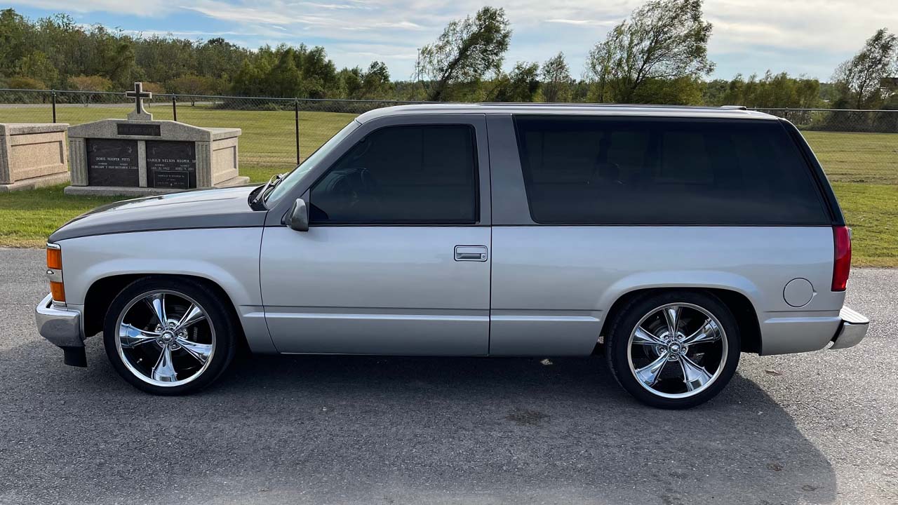 3rd Image of a 1999 CHEVROLET TAHOE LS