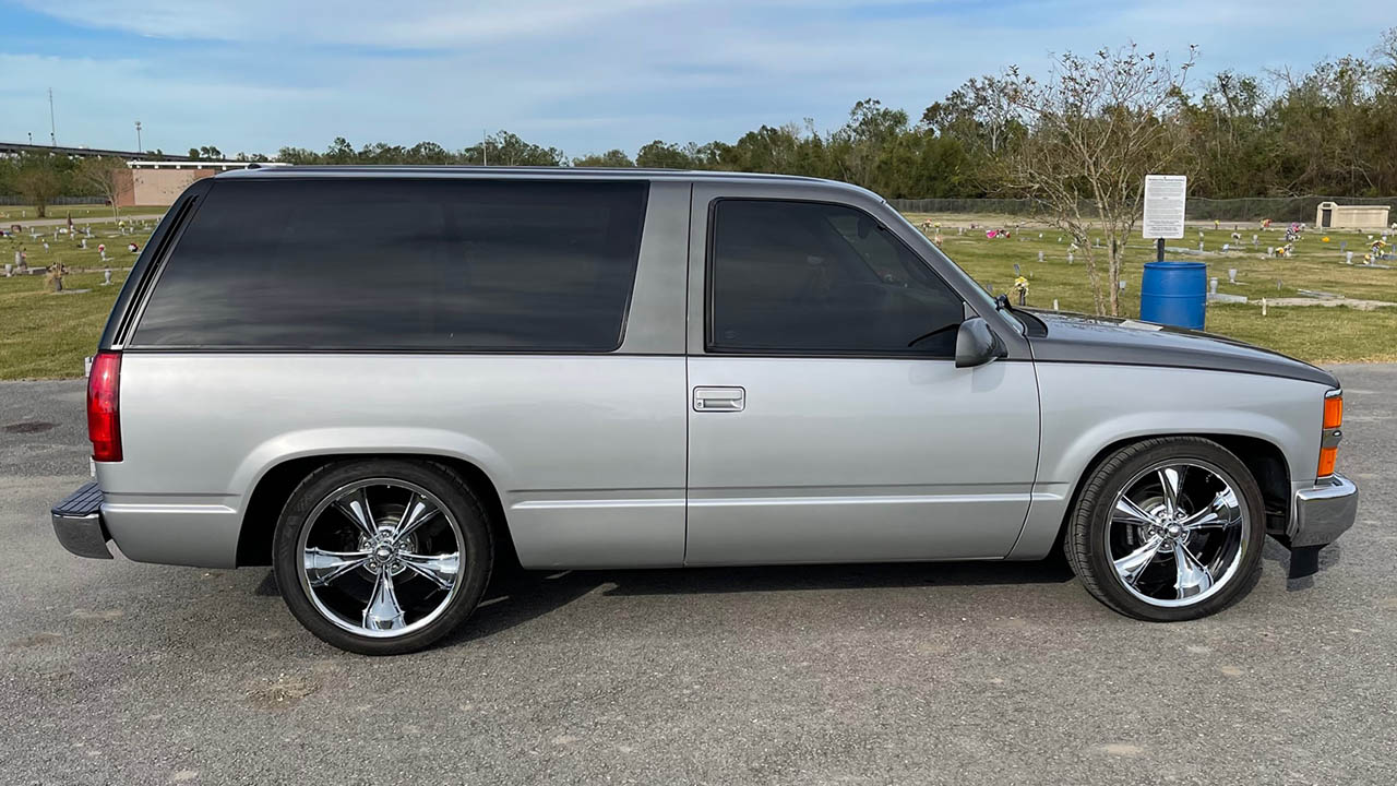 4th Image of a 1999 CHEVROLET TAHOE LS