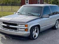 Image 1 of 10 of a 1999 CHEVROLET TAHOE LS