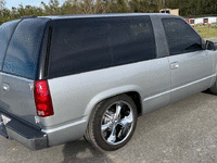 Image 3 of 10 of a 1999 CHEVROLET TAHOE LS