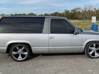 Image 5 of 10 of a 1999 CHEVROLET TAHOE LS
