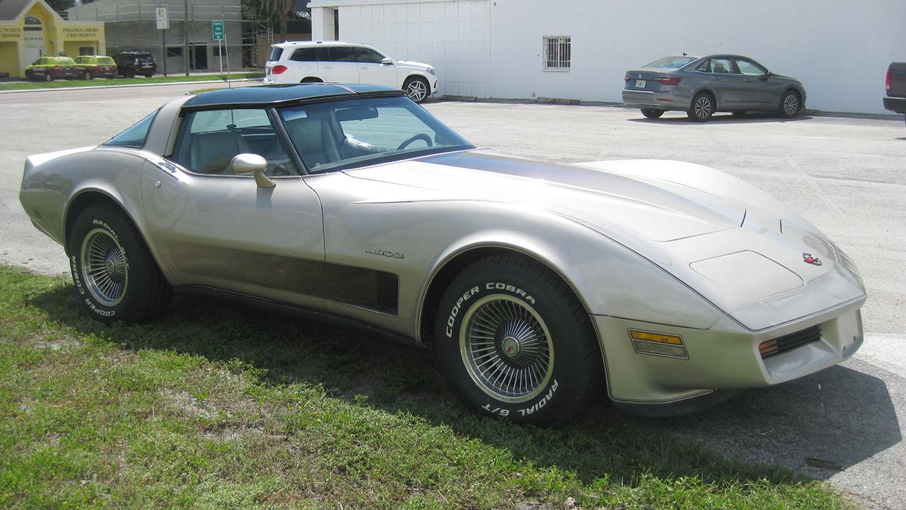 1st Image of a 1982 CHEVROLET CORVETTE