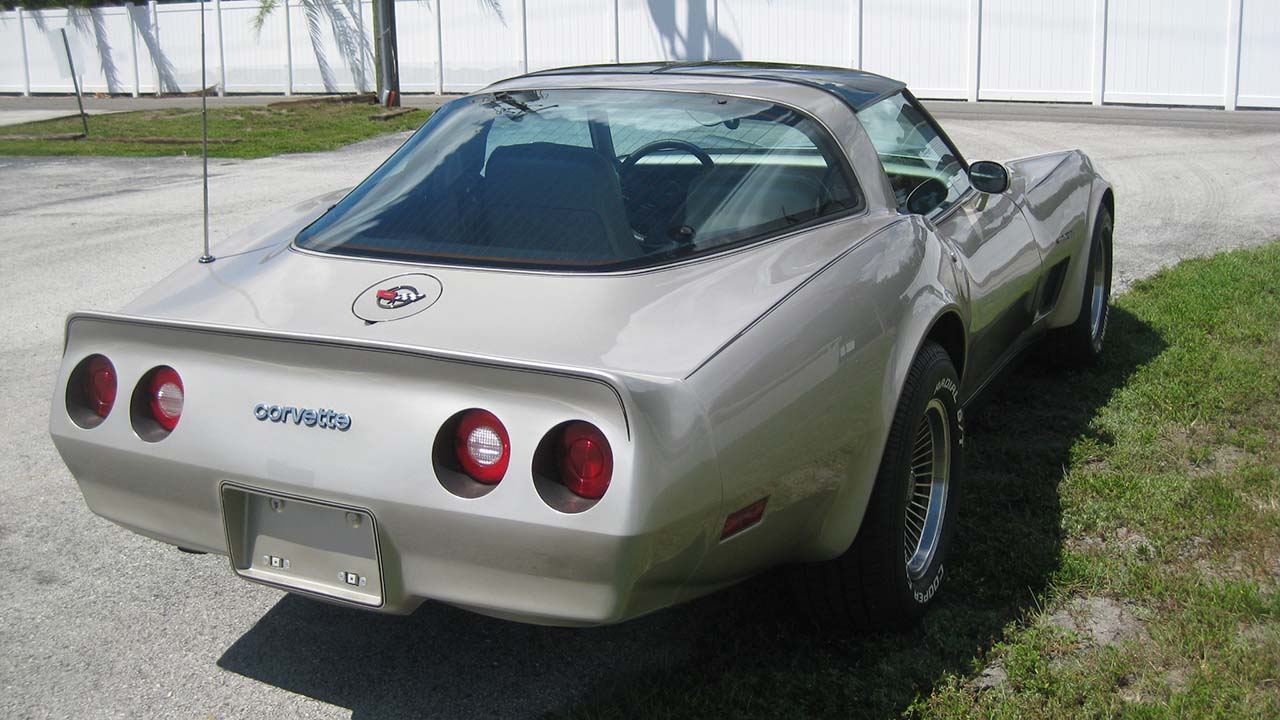 5th Image of a 1982 CHEVROLET CORVETTE