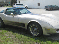 Image 2 of 12 of a 1982 CHEVROLET CORVETTE