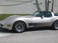 Image 5 of 12 of a 1982 CHEVROLET CORVETTE