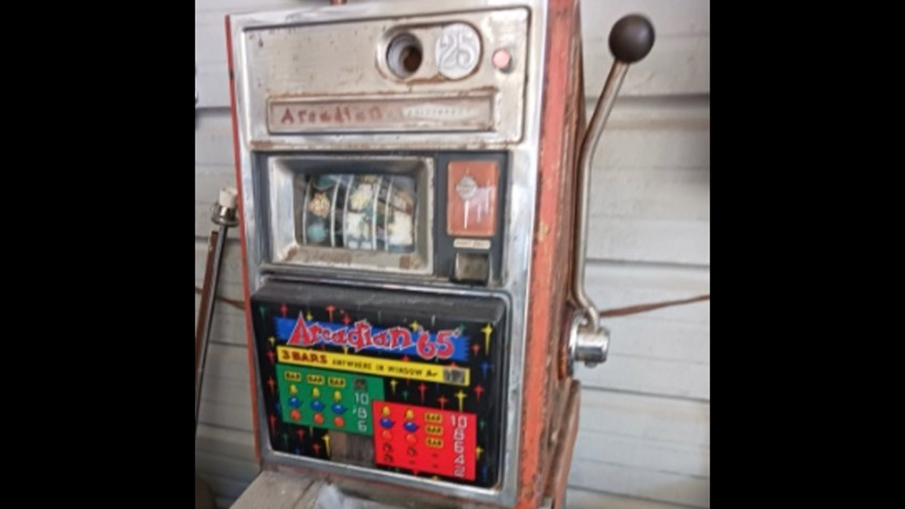 0th Image of a N/A ARCADIAN ANTIQUE QUARTER SLOT MACHINE