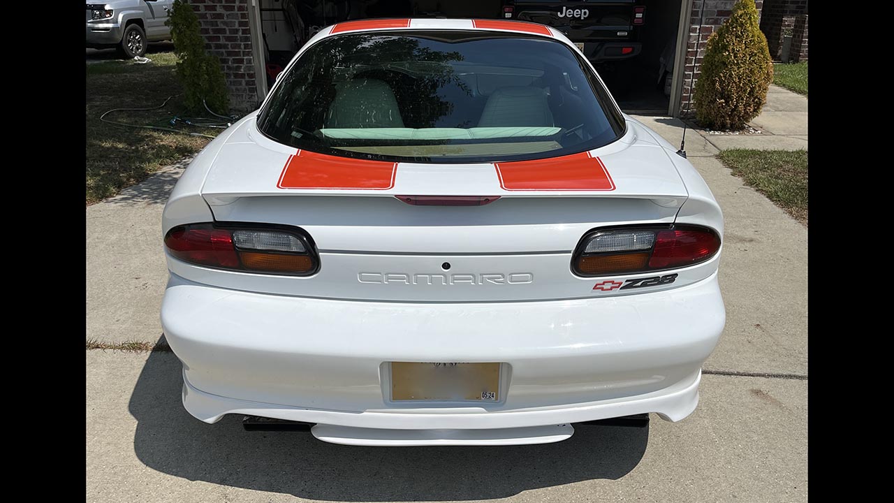 3rd Image of a 1997 CHEVROLET CAMARO Z28