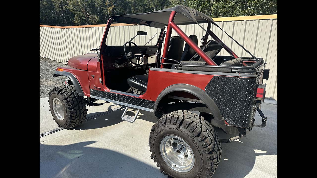 2nd Image of a 1985 JEEP CJ7