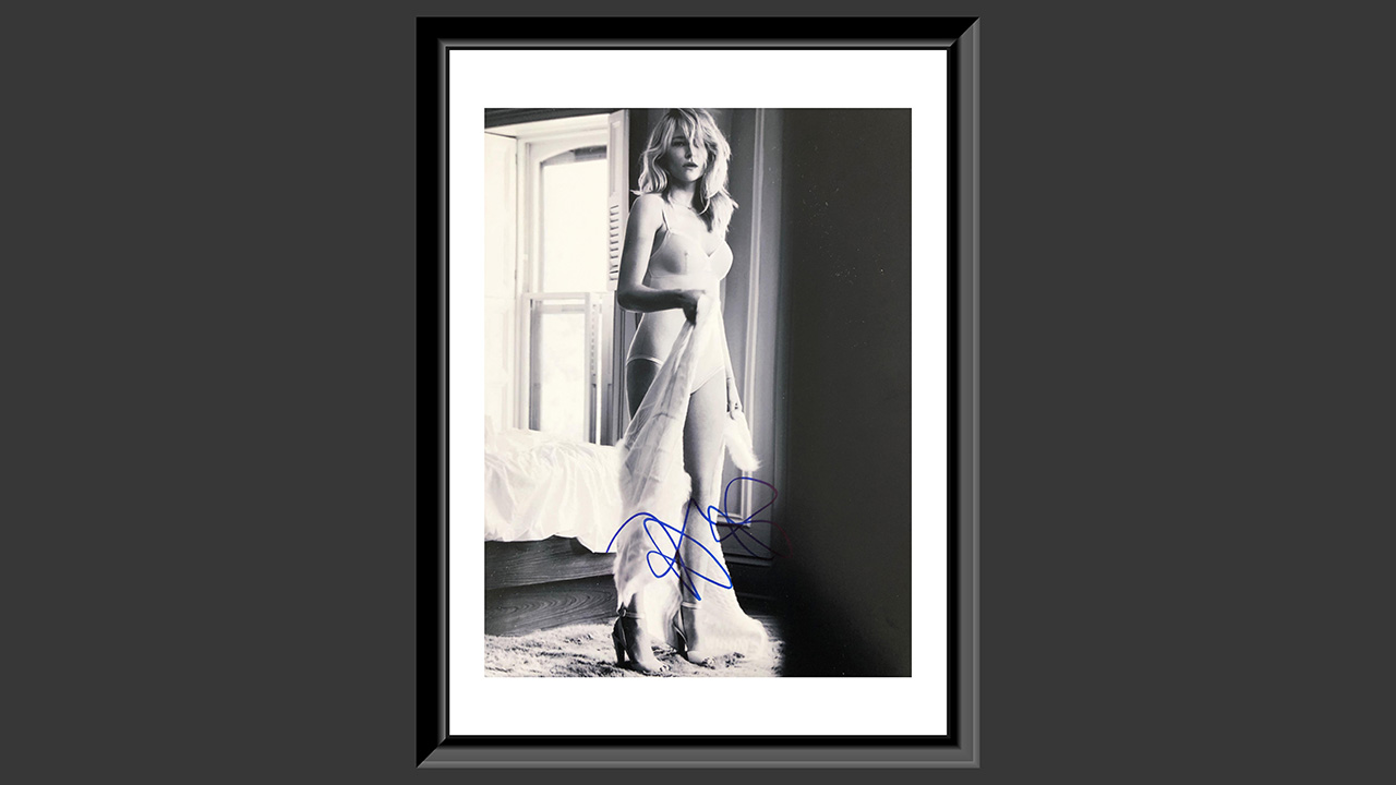 0th Image of a N/A HALEY BENNETT SIGNED PHOTO