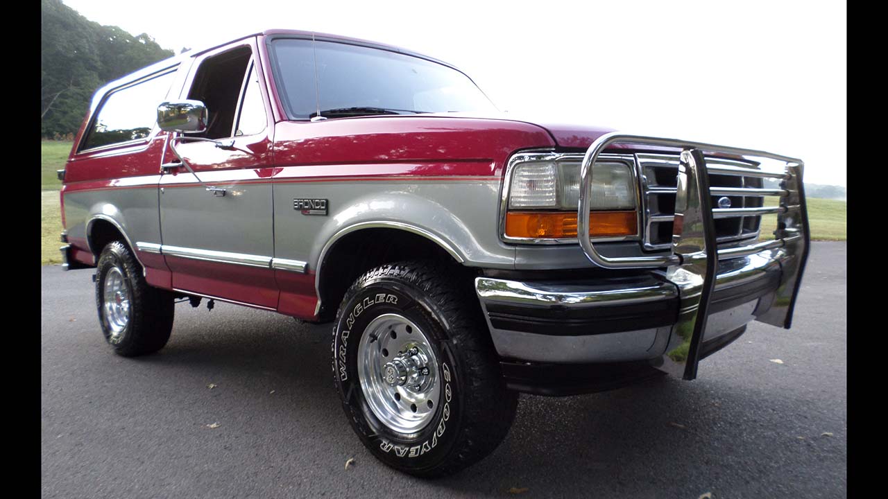 2nd Image of a 1994 FORD BRONCO XLT