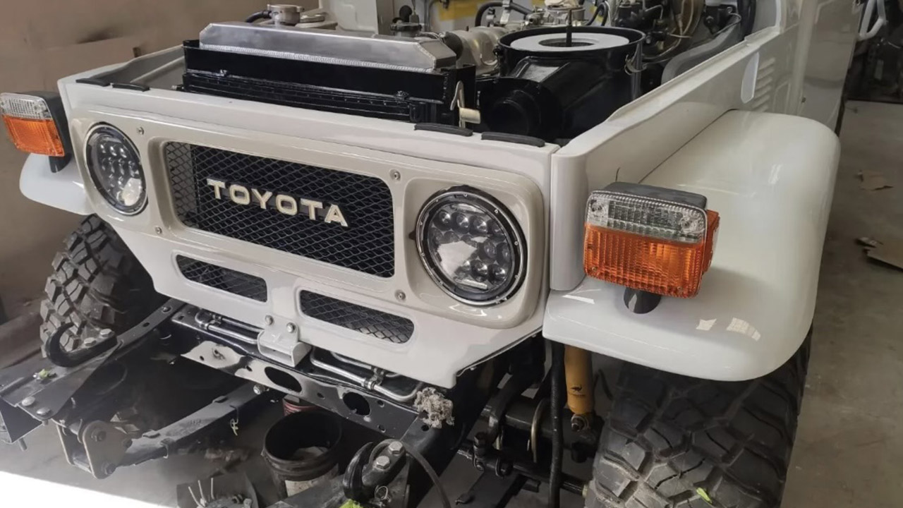 3rd Image of a 1980 TOYOTA LAND CRUISER FJ40