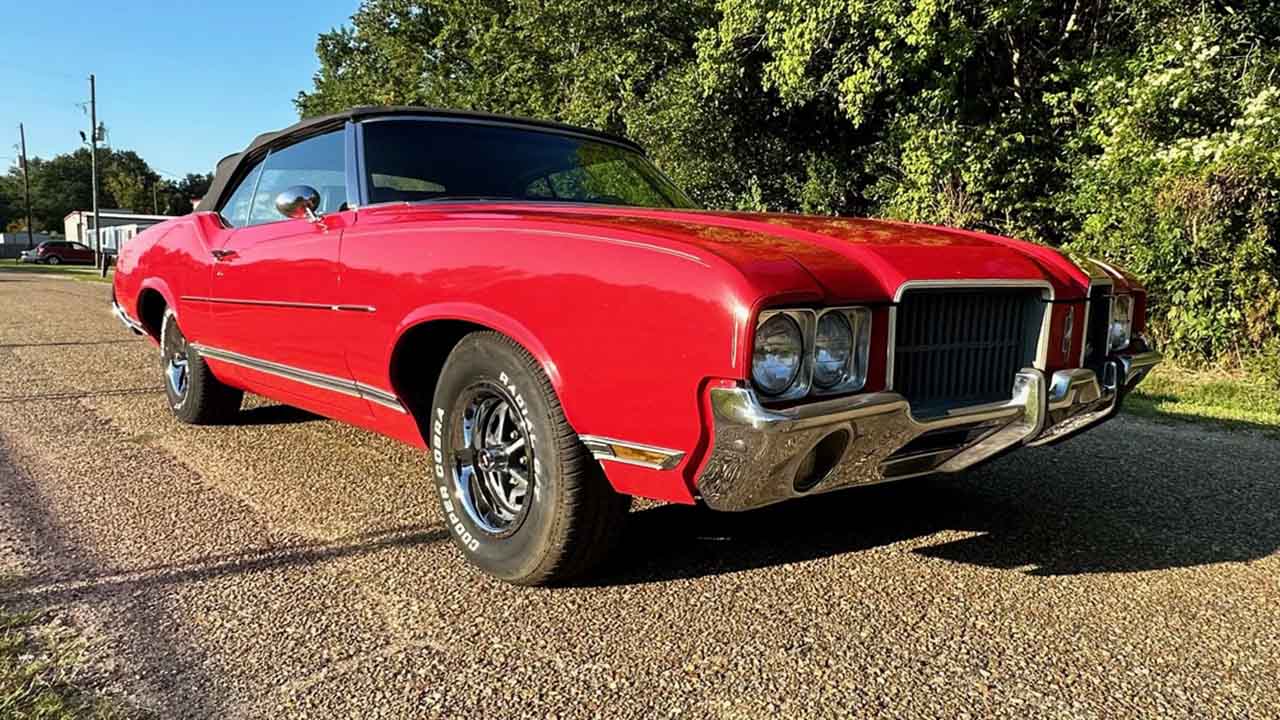2nd Image of a 1971 OLDSMOBILE CUTLASS S