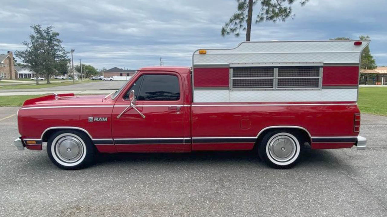 2nd Image of a 1985 DODGE RAM 1500