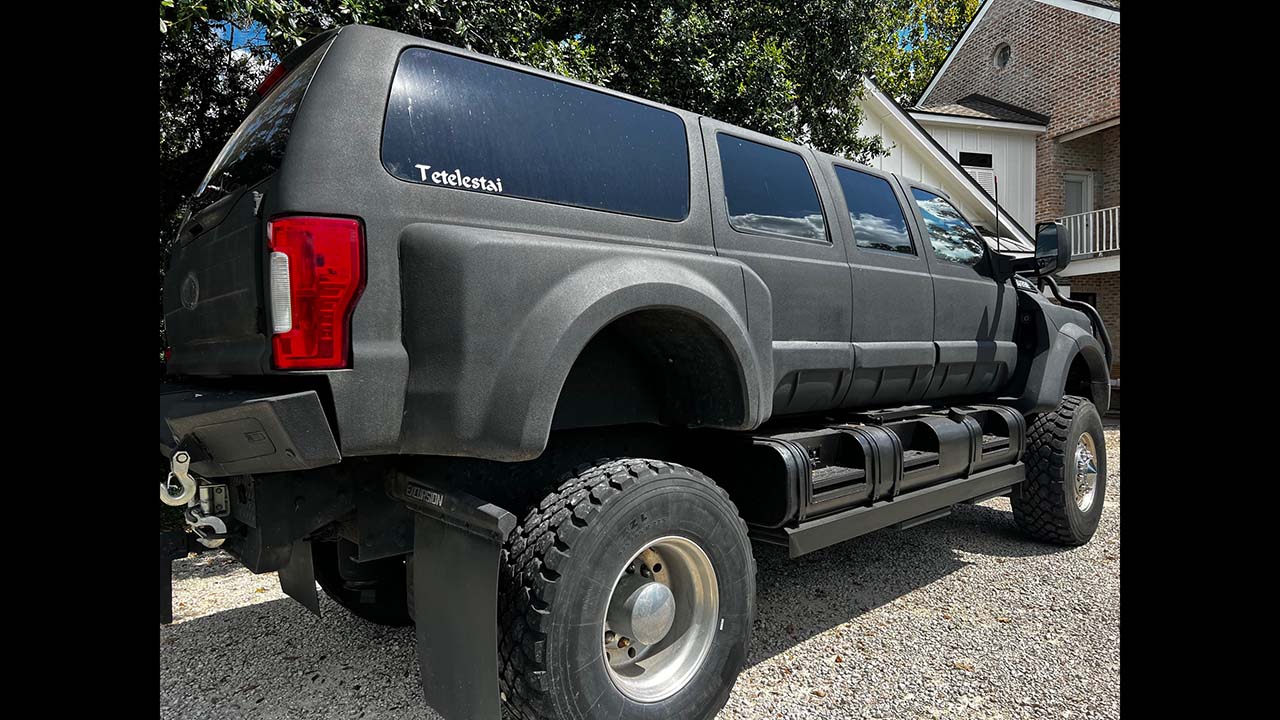 2nd Image of a 2005 FORD F-650 F SUPER DUTY