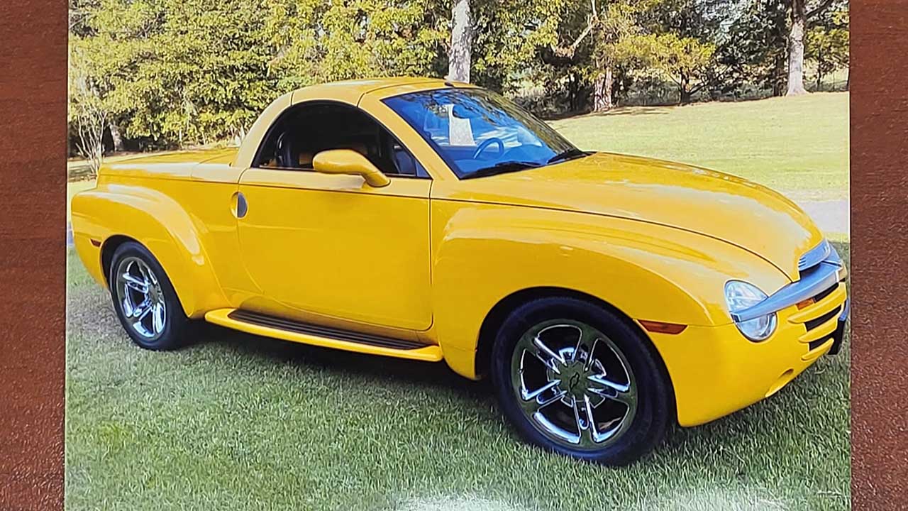 0th Image of a 2004 CHEVROLET SSR LS