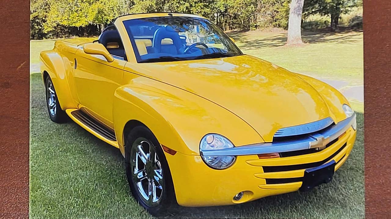 1st Image of a 2004 CHEVROLET SSR LS