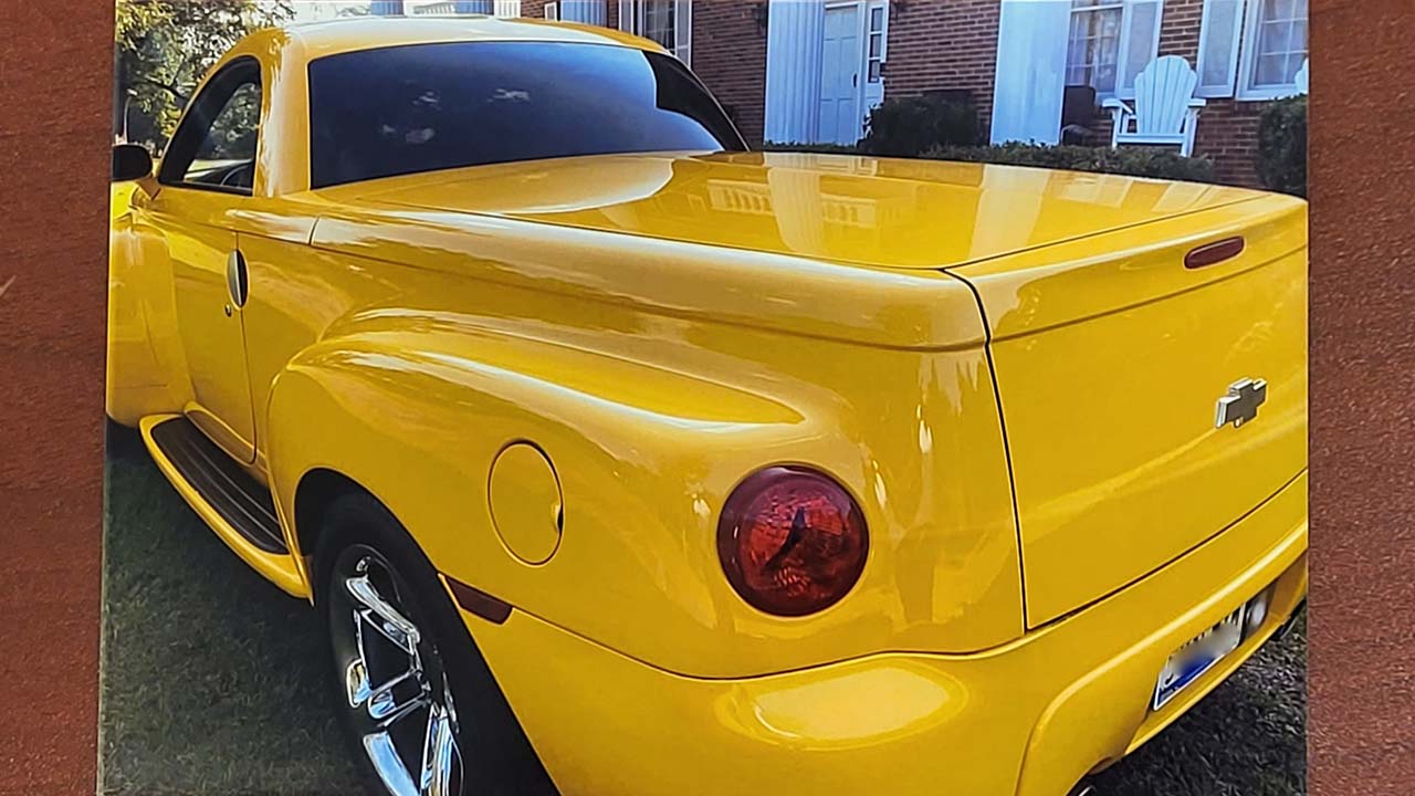 3rd Image of a 2004 CHEVROLET SSR LS