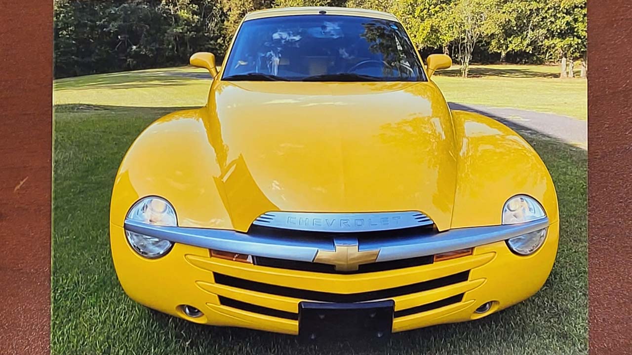 4th Image of a 2004 CHEVROLET SSR LS