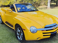Image 2 of 7 of a 2004 CHEVROLET SSR LS
