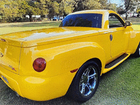 Image 3 of 7 of a 2004 CHEVROLET SSR LS