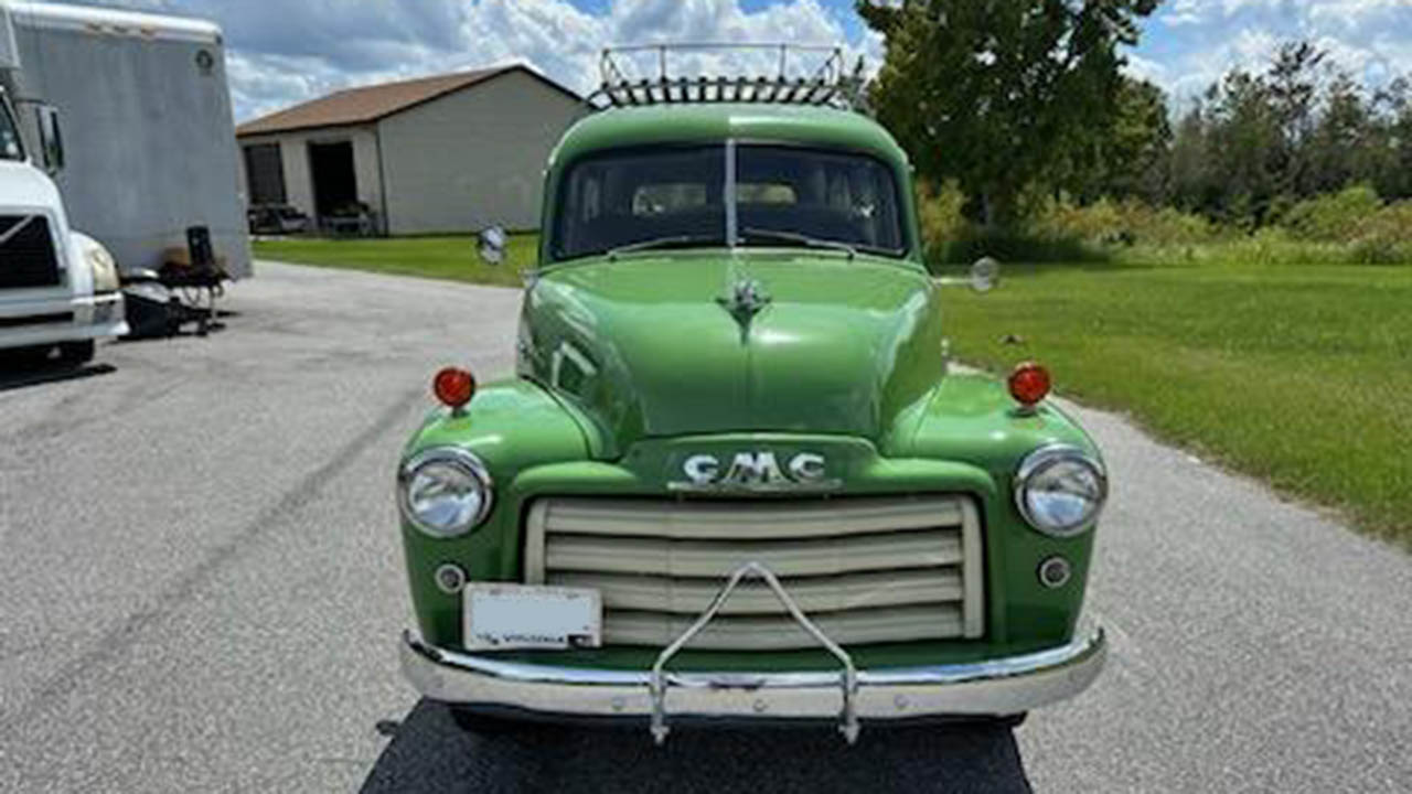 3rd Image of a 1952 GMC SUBURBAN