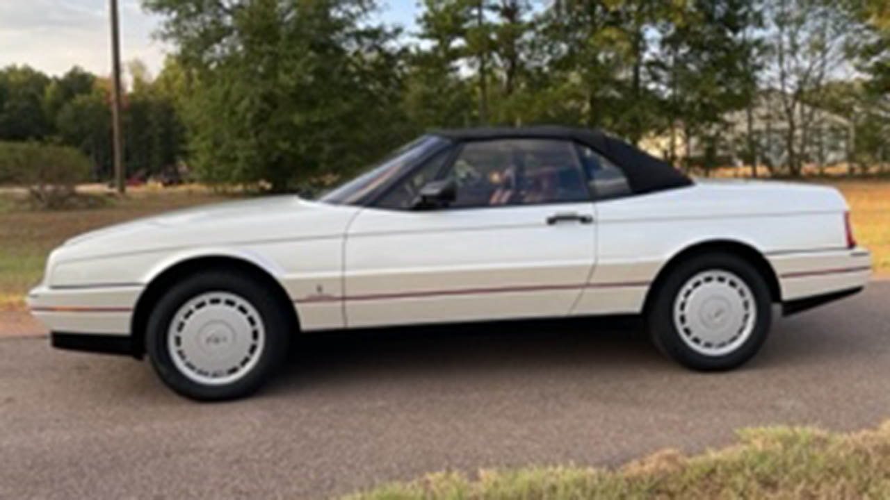 2nd Image of a 1990 CADILLAC ALLANTE