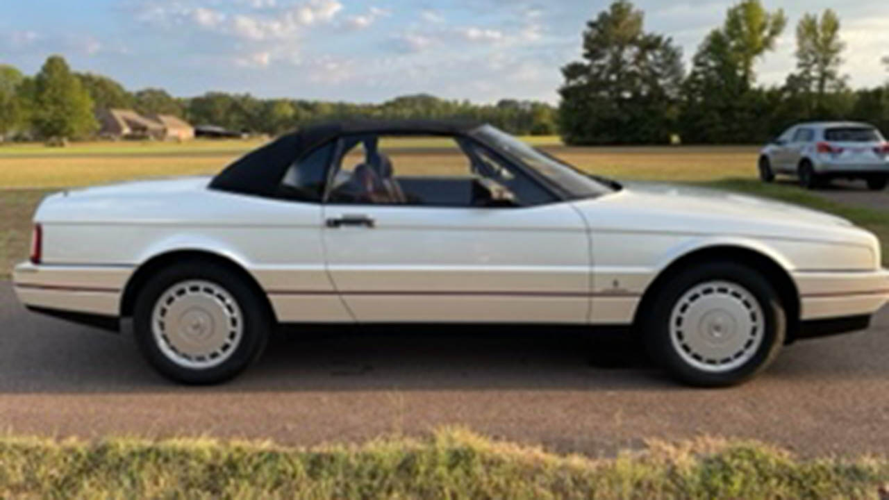 3rd Image of a 1990 CADILLAC ALLANTE