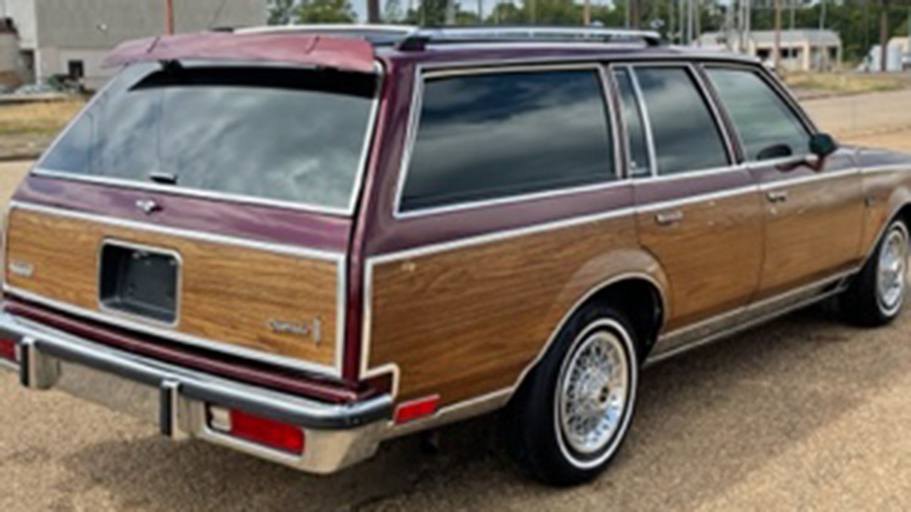 5th Image of a 1981 OLDSMOBILE CUTLASS