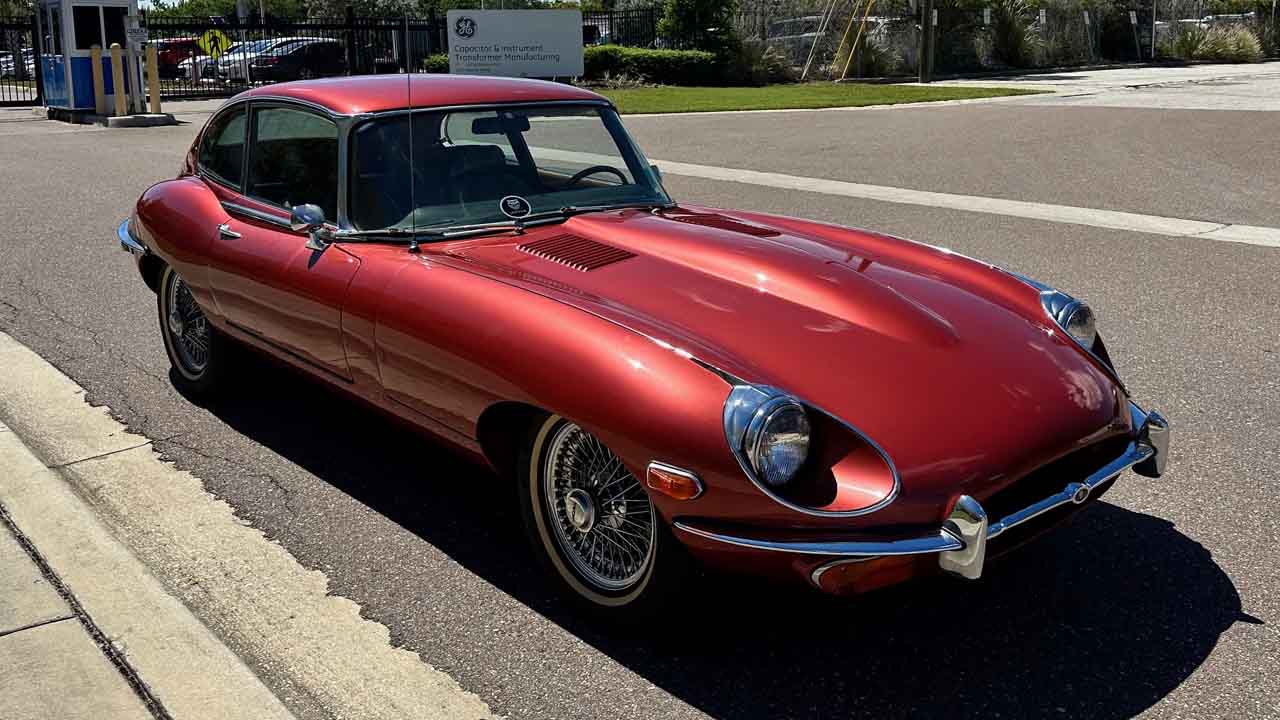 3rd Image of a 1969 JAGUAR E-TYPE 11